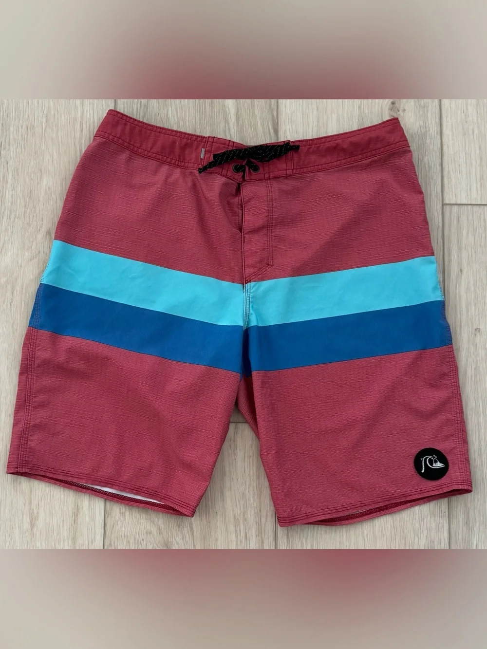 Quiksilver Mens size 31 red blue stripe board shorts surf swim trunks beach EUC